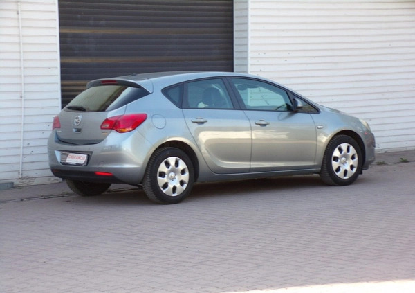 Opel Astra cena 23900 przebieg: 176000, rok produkcji 2010 z Drezdenko małe 436